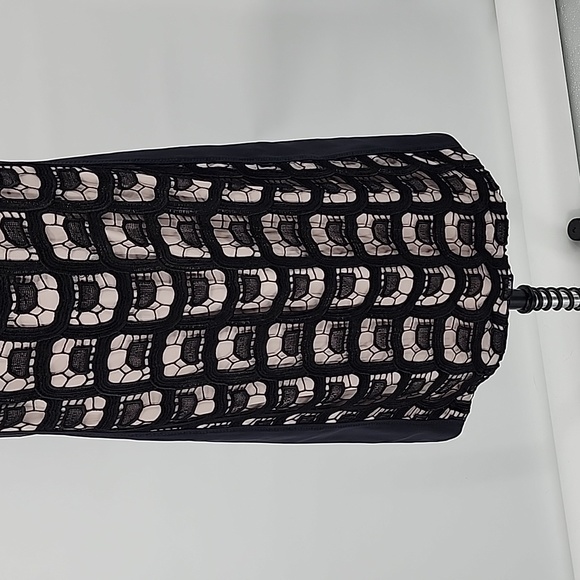 Diane Von Furstenberg Lace Squared Neckline Shift Dress Size 8 - Picture 3 of 8